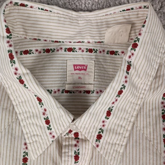 Levi's Pearl Snap Standard Fit Red Roses Men's Shirt XL - Picture 4 of 13